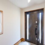 住まい方アドバイザーが答える住まいのお悩み相談室vol.6「玄関が暗くて収納が足りない。明るくきれいな玄関で新年を迎えたい！」